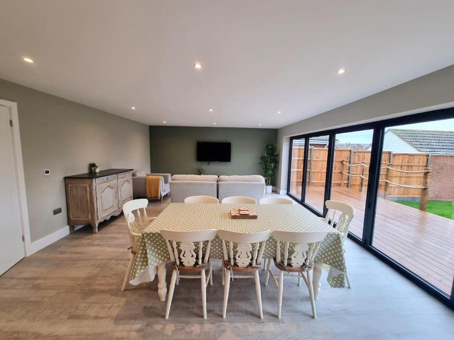 Brand New, Stunning Beachside House Seasalter Esterno foto