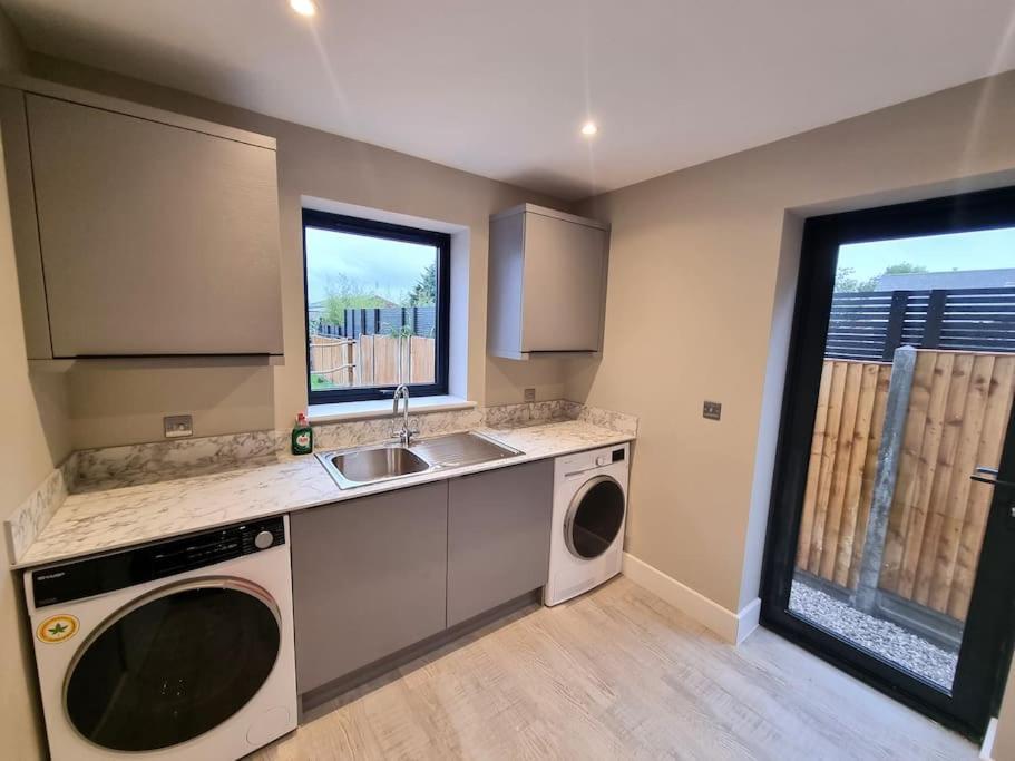 Brand New, Stunning Beachside House Seasalter Esterno foto